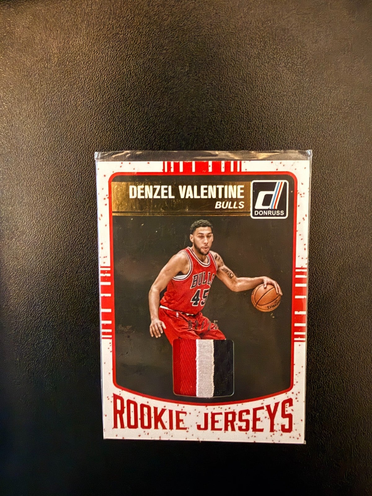 2016-17 Panini Donruss - Rookie Jerseys Denzel Valentine #11 Prime /25